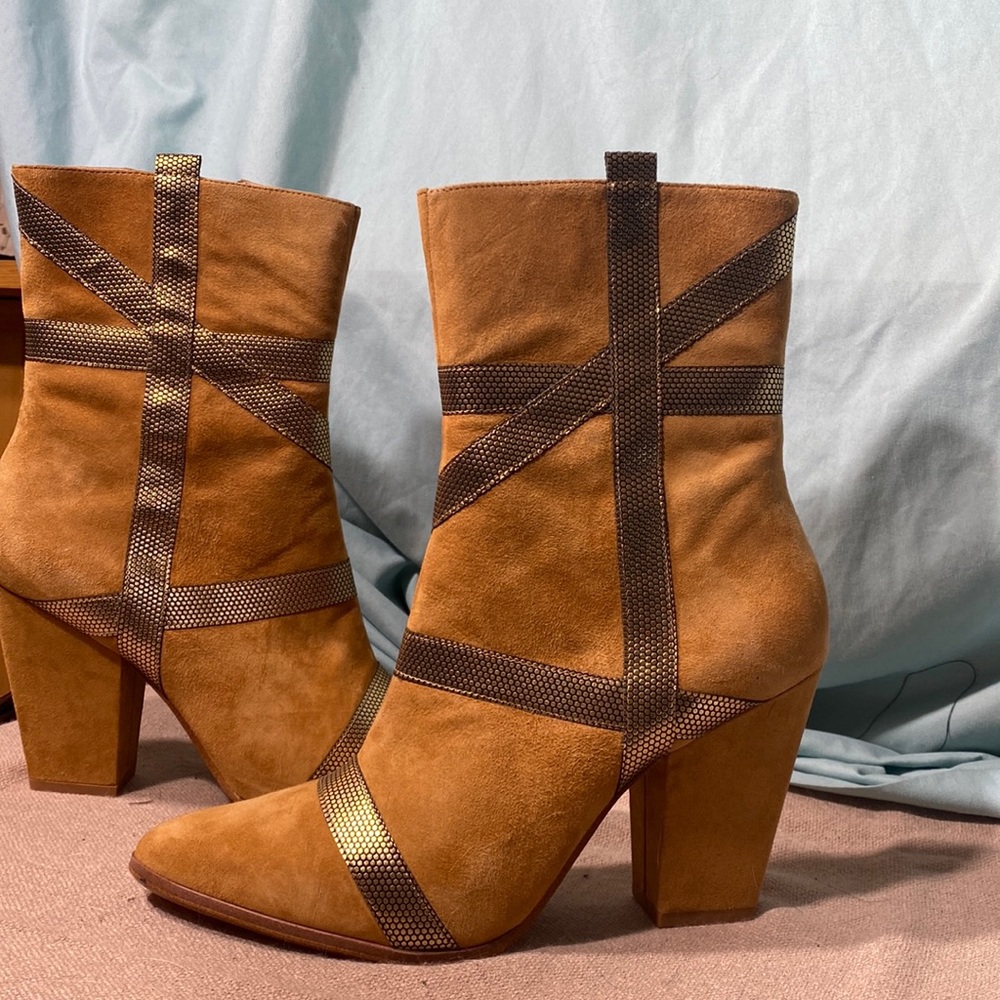 New Paris Hilton chunky boot heel size 9